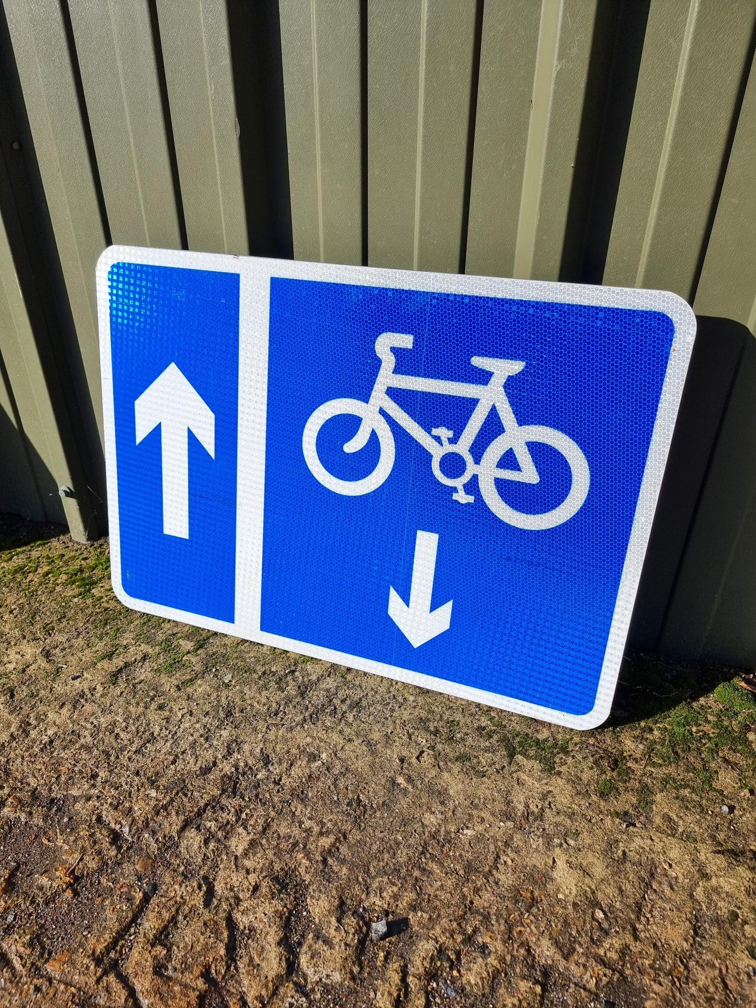 Sign – Cycle Lane Divided Sign