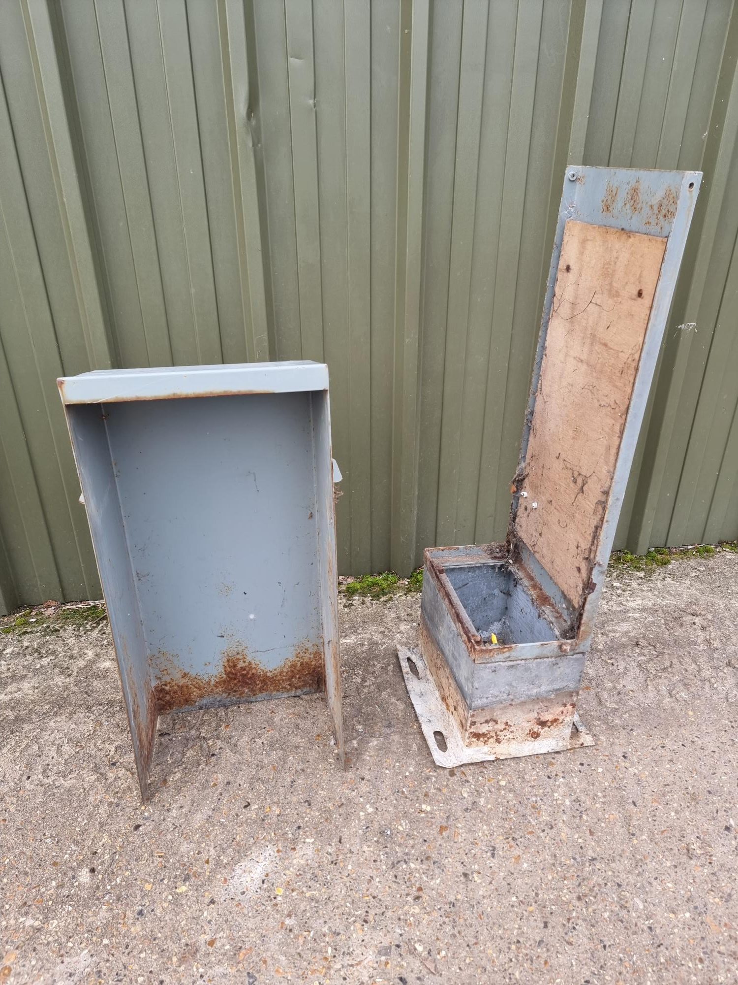 Used Galvanised Electrical Cabinet – 1000 mm x 340 mm x 220 mm