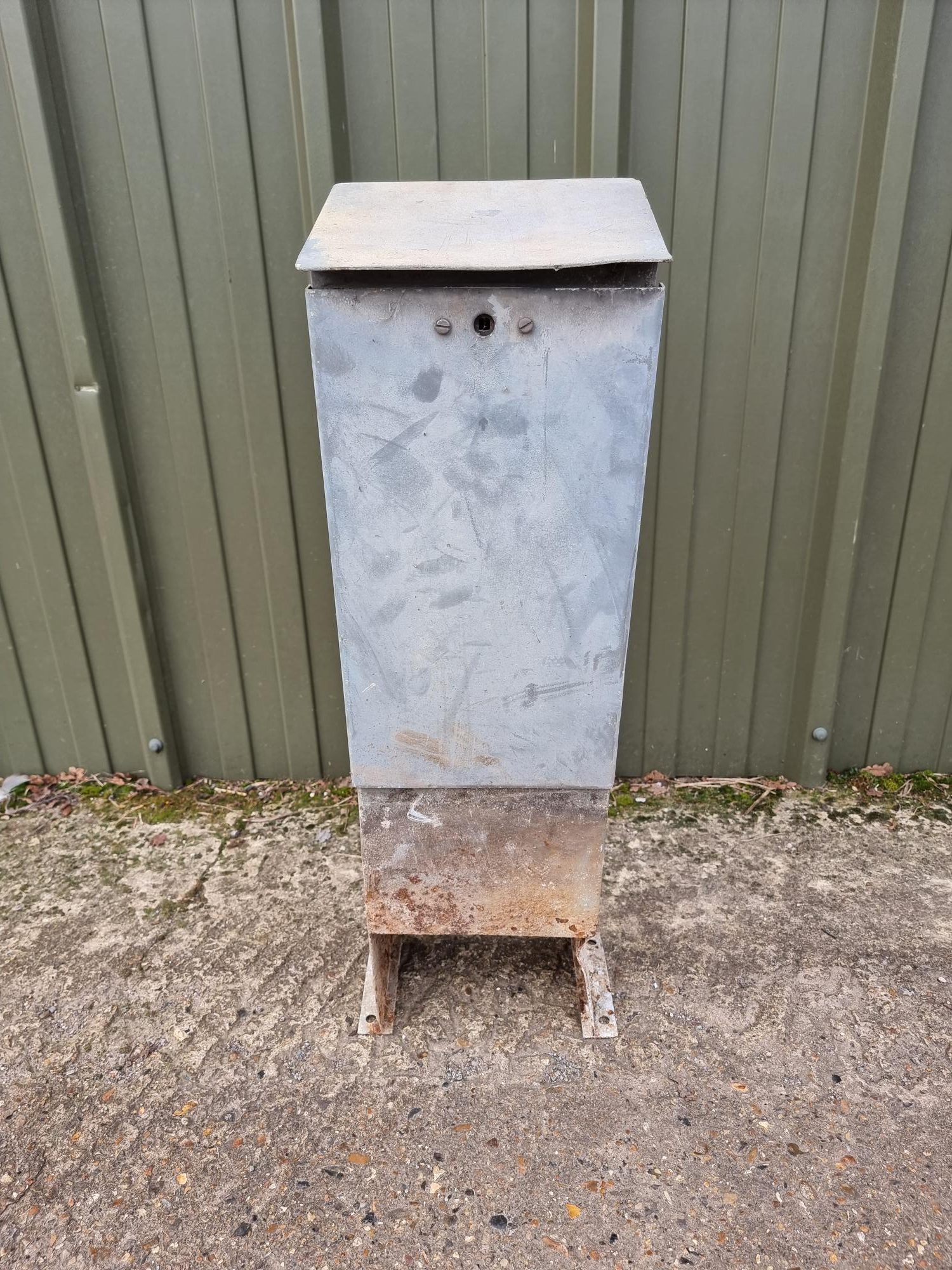 Used Galvanised Electrical Cabinet – 800 mm High x 240 mm Wide x 80 mm Deep