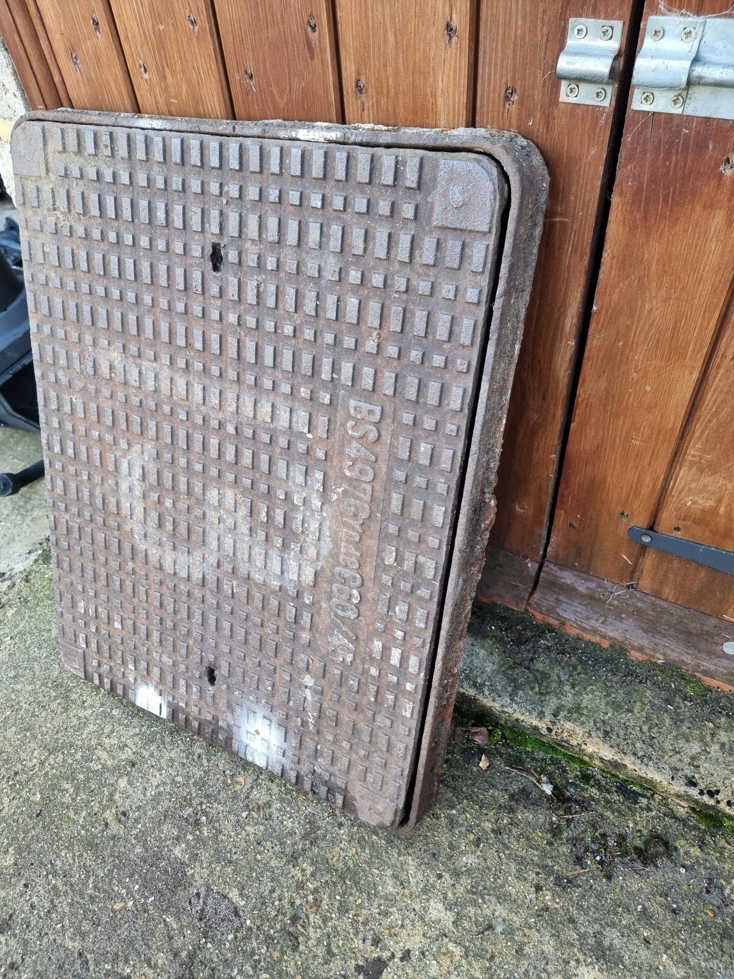 Cast Iron Manhole  Cover & Frame - 500 mm x 650mm - Image 3