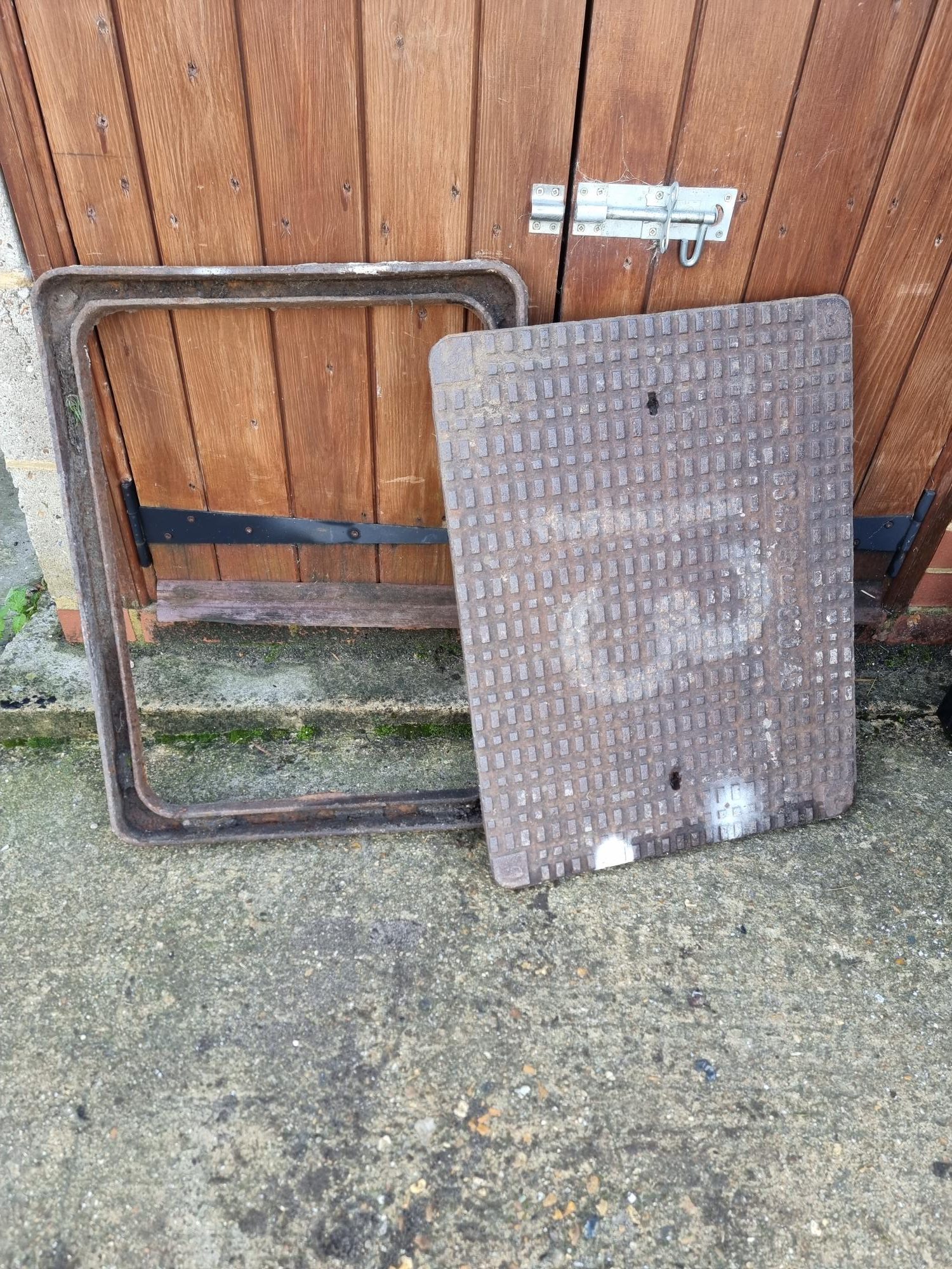 Cast Iron Manhole  Cover & Frame - 500 mm x 650mm - Image 6