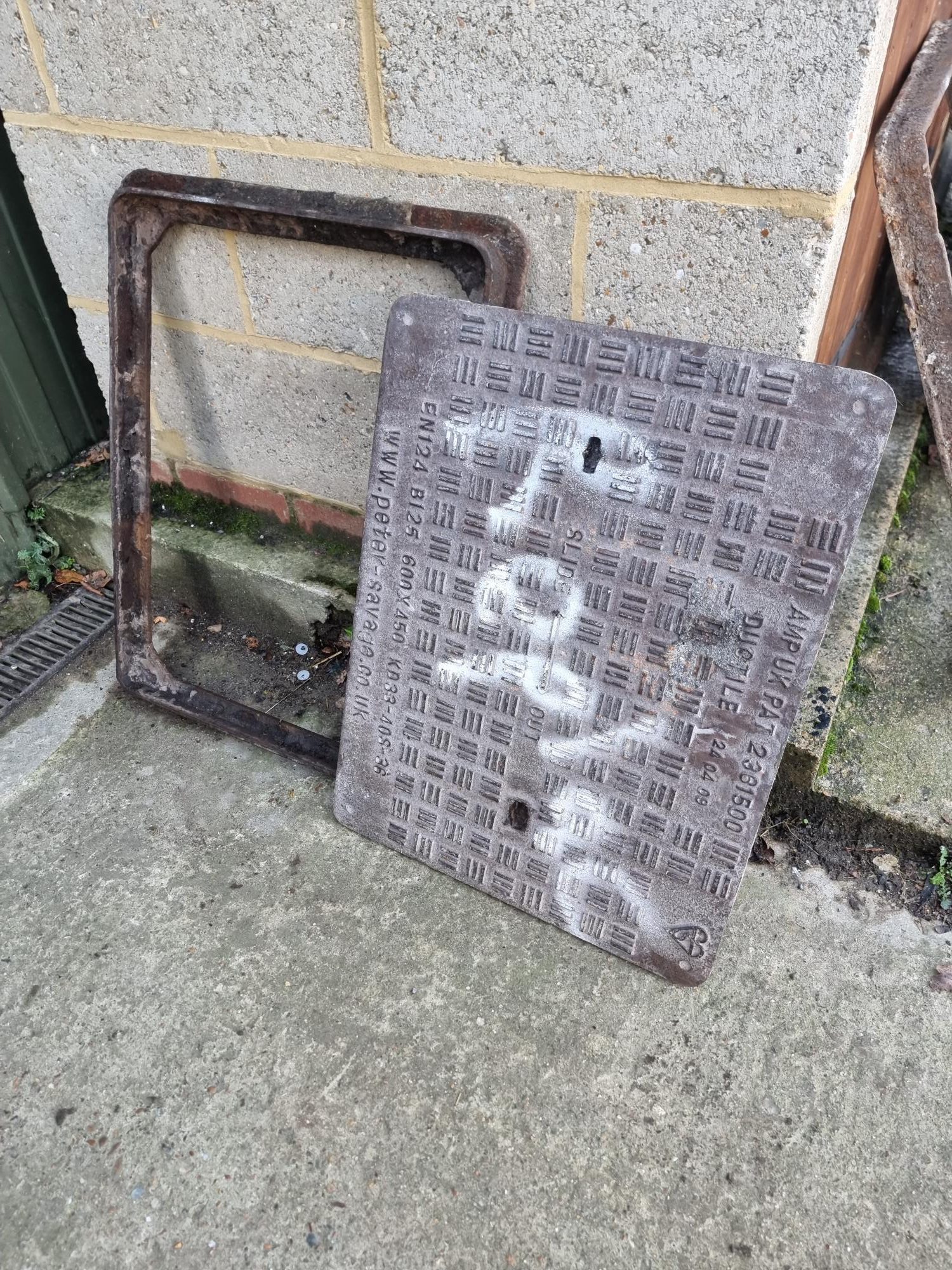 Cast Iron Manhole  Cover & Frame – 500 mm x 650mm