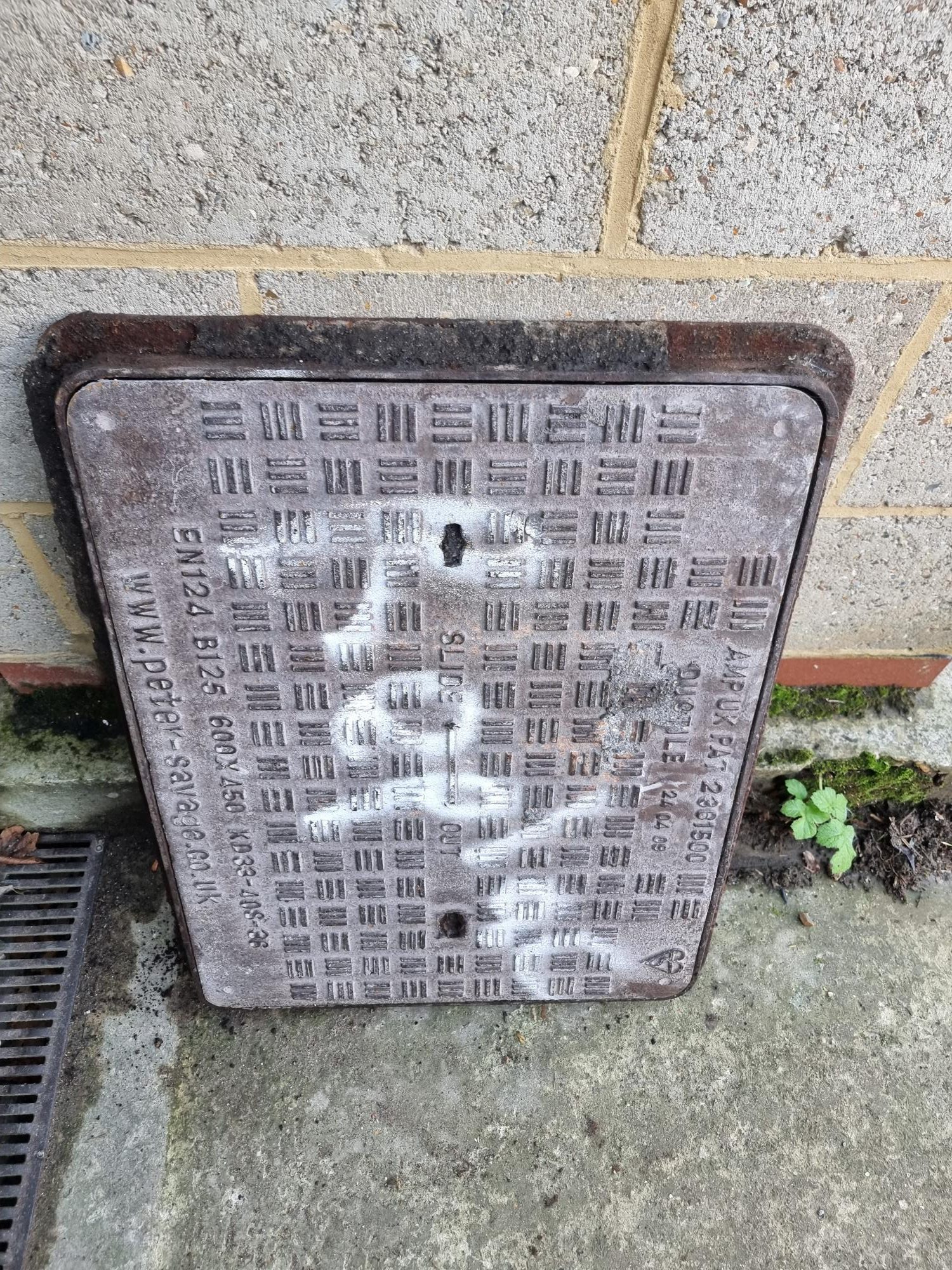 Cast Iron Manhole  Cover & Frame - 500 mm x 650mm - Image 9