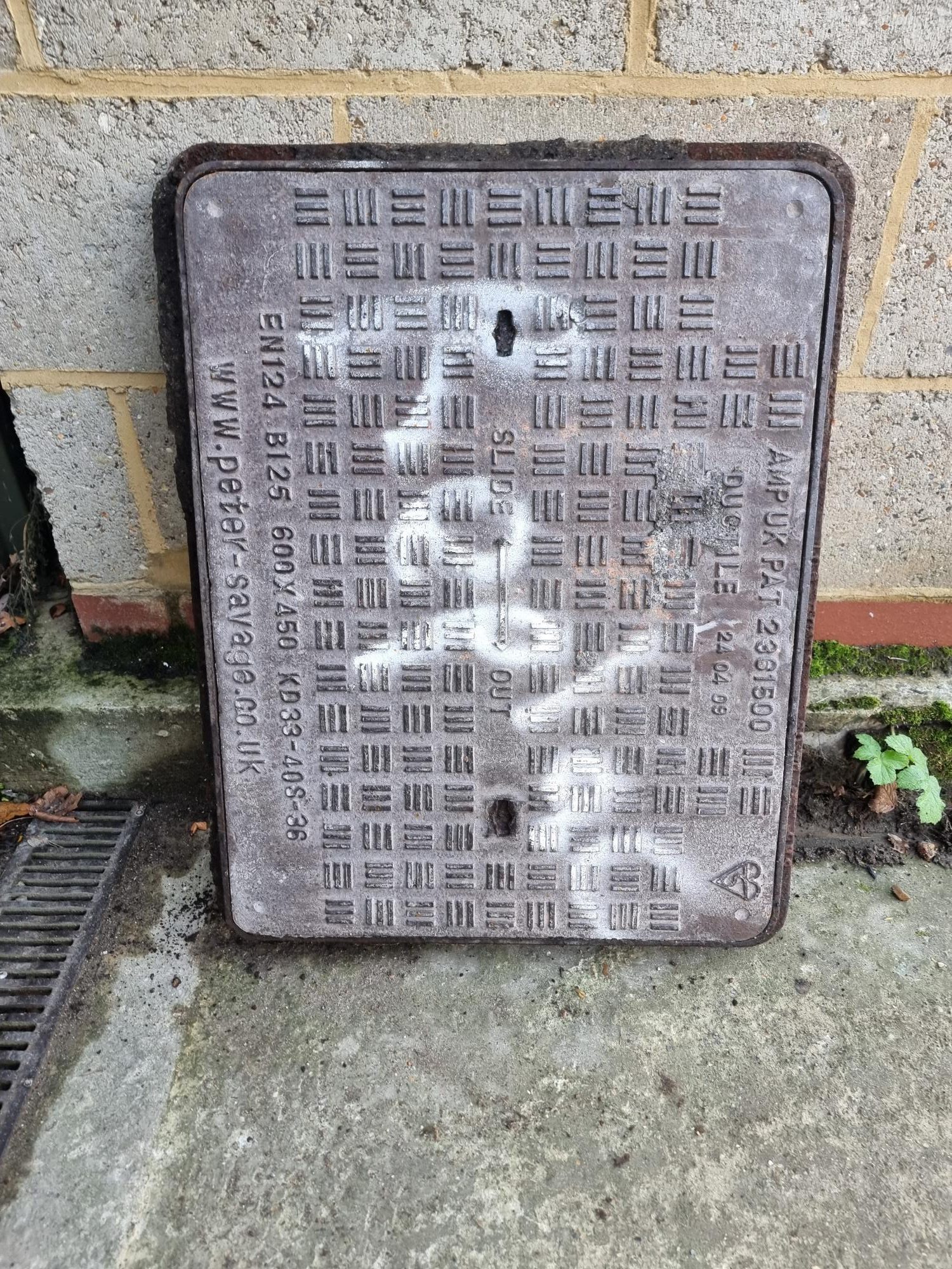 Cast Iron Manhole  Cover & Frame - 500 mm x 650mm - Image 10