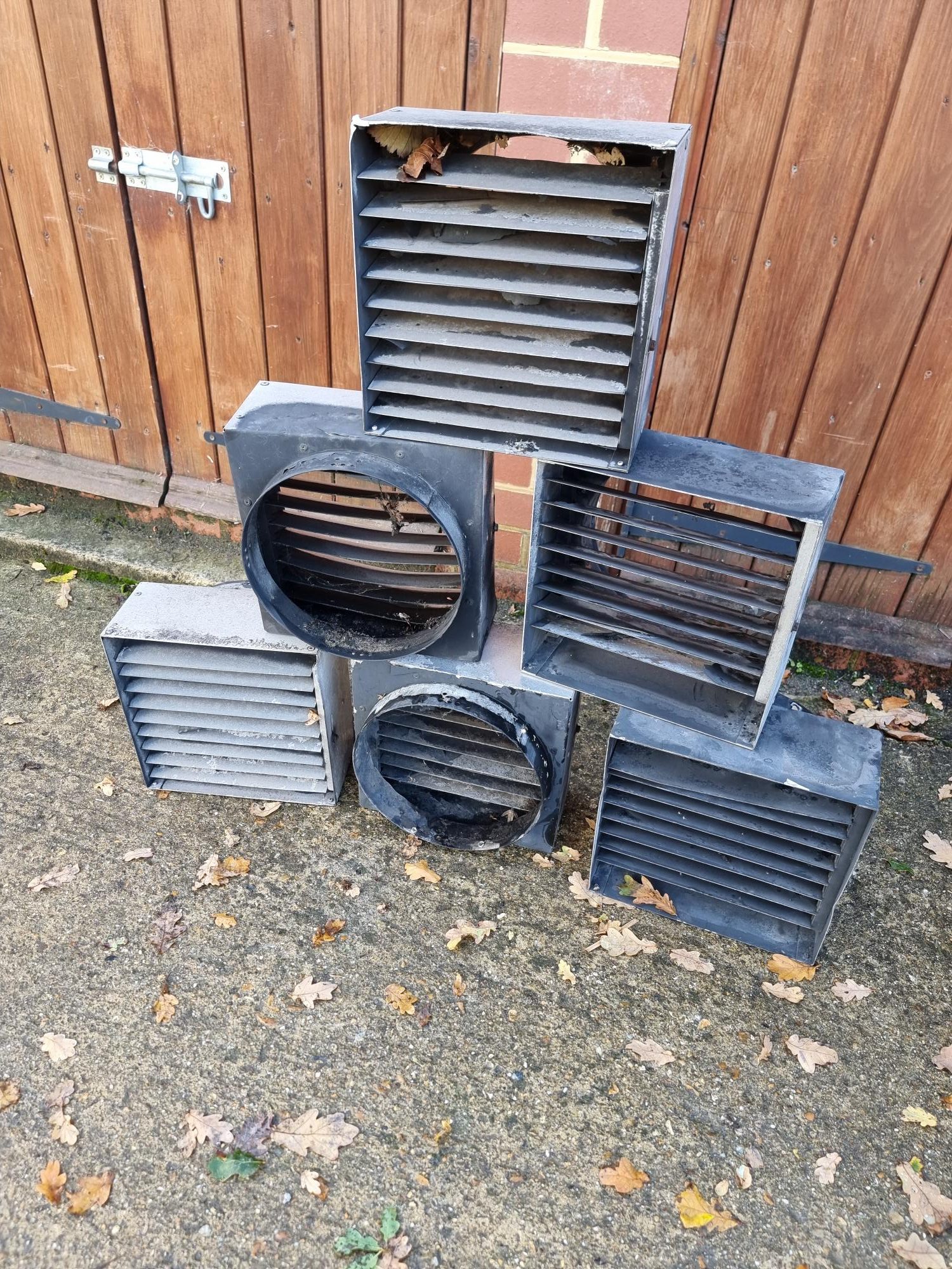 Square Louvres  Adjustable slats – 27 cm x 27 cm x 17 cm