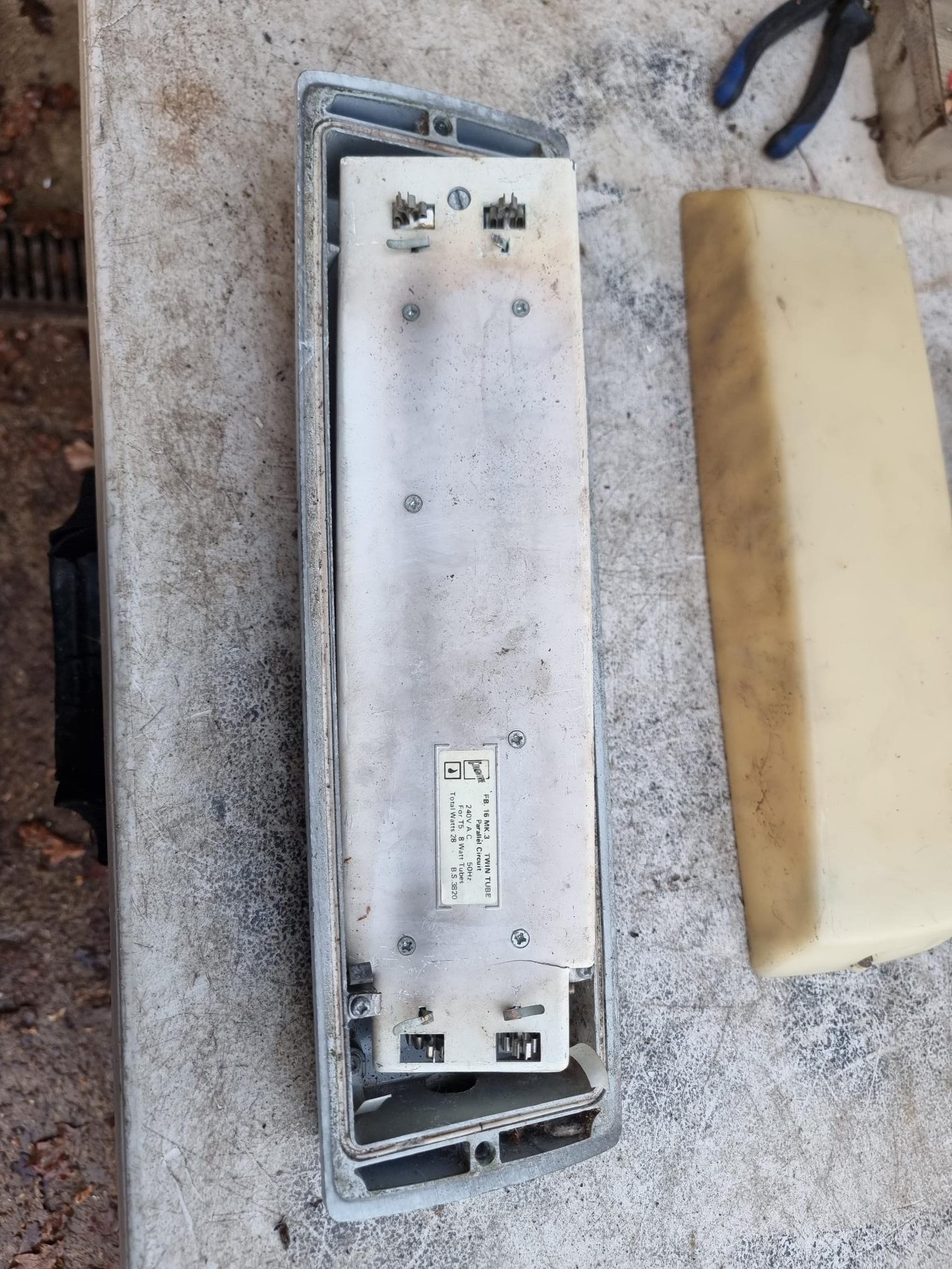 Grey Rectangle Bulkhead Light - Image 4