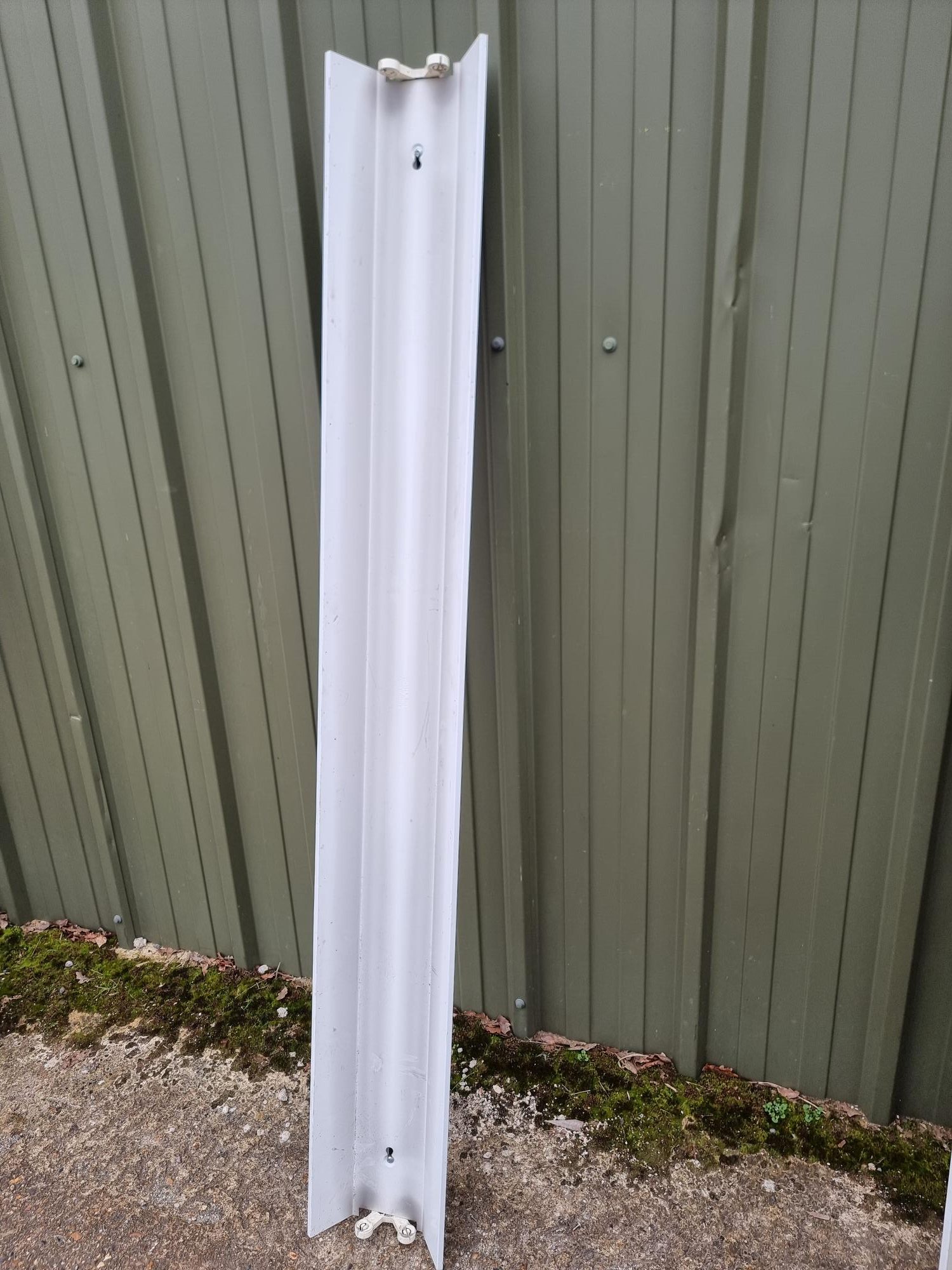 6 Foot Fluorescent Lights  Twin Lamp  With Cowl Shade