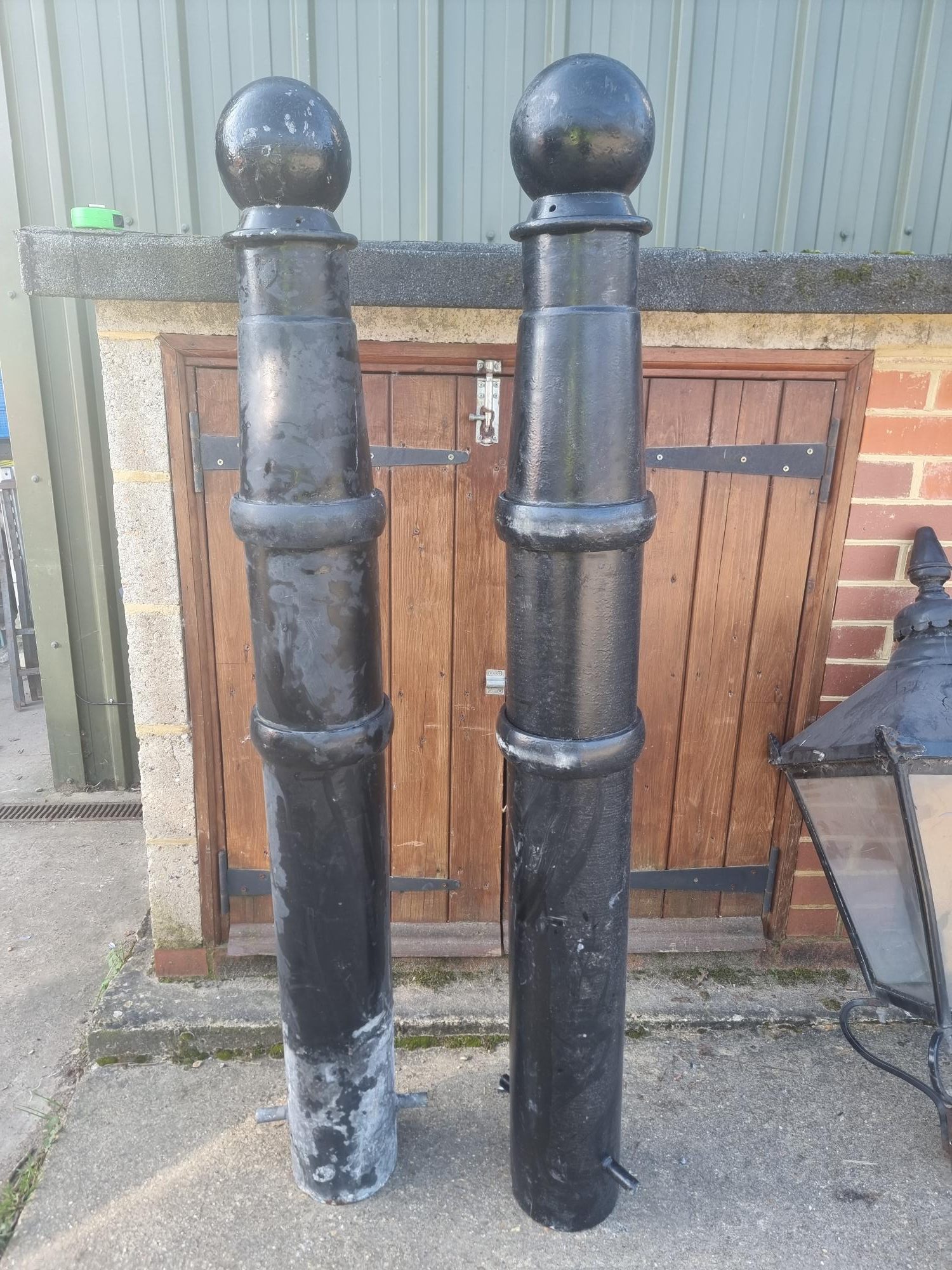 Cast Steel Hollow Bollards Solid Cast Iron Ball Top
