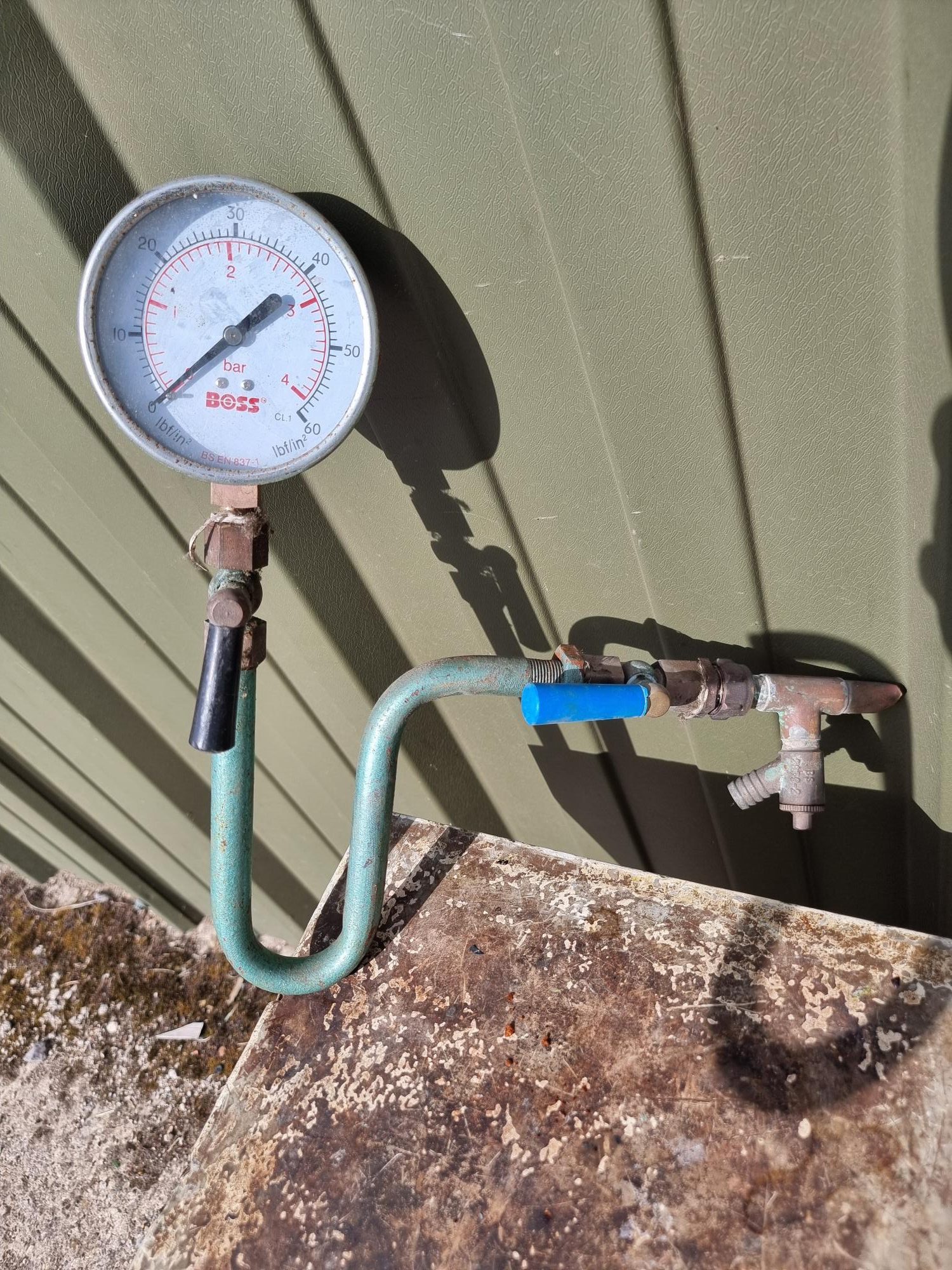 Boss Pressure Gauges On U tube with valve 10 cm.Diamter Gauge - Image 2